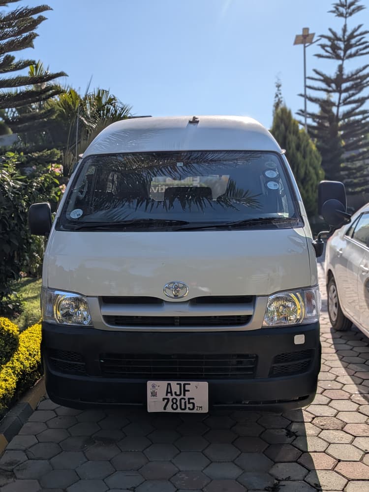 Ellesia airport shuttle exterior